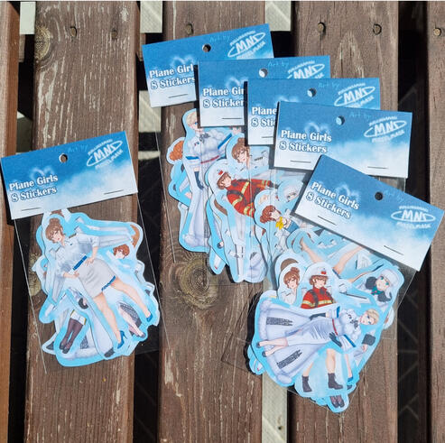 8 tarraa siistissä pakkauksessa. Hahmot ovat satunnaisen kokoisia/mittakaavaisia, eivätkä ole keskenään yhdenmukaisia.